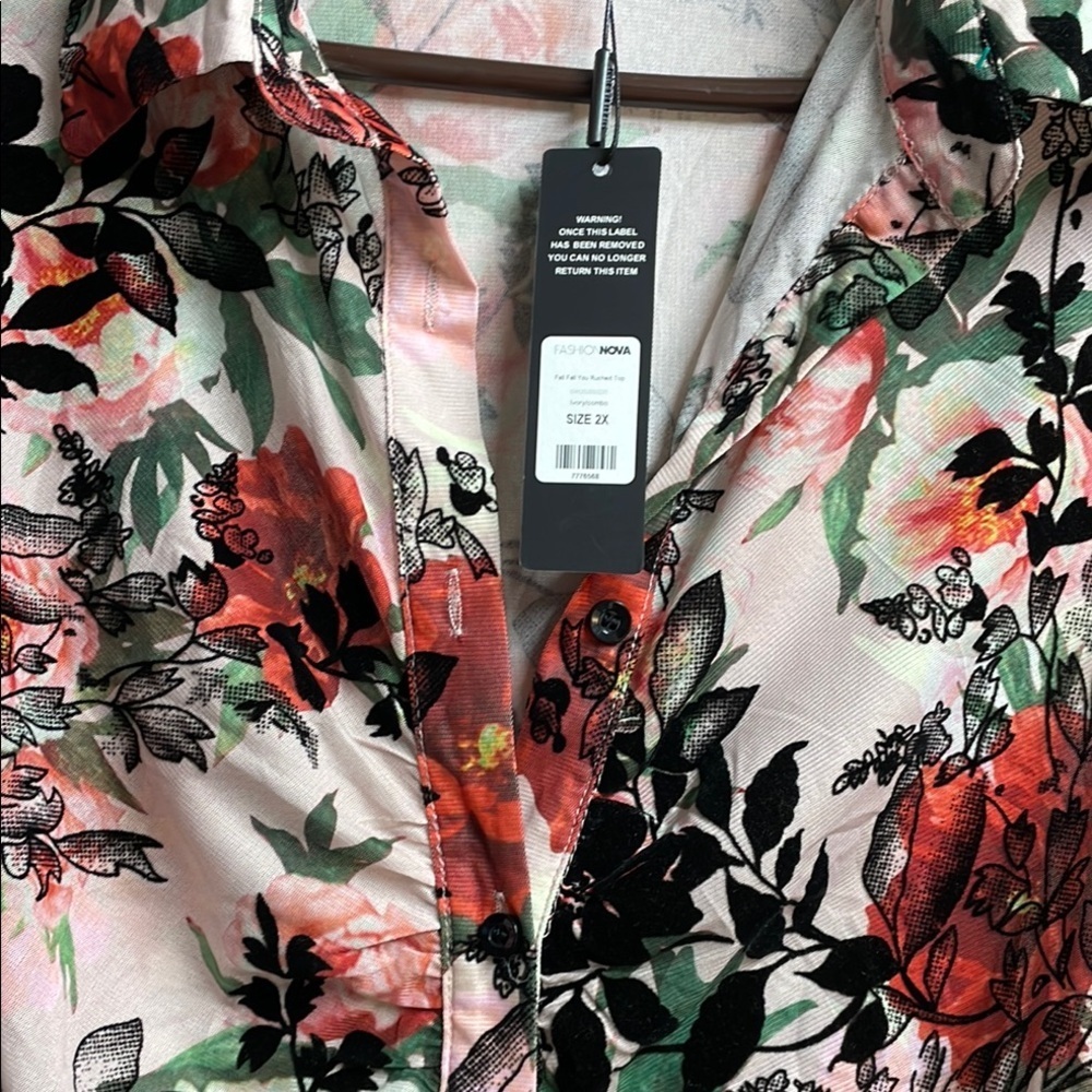 Fashion Nova Black ,Red and White Ruched Button Down Shirt New With Tags - Picture 3 of 6